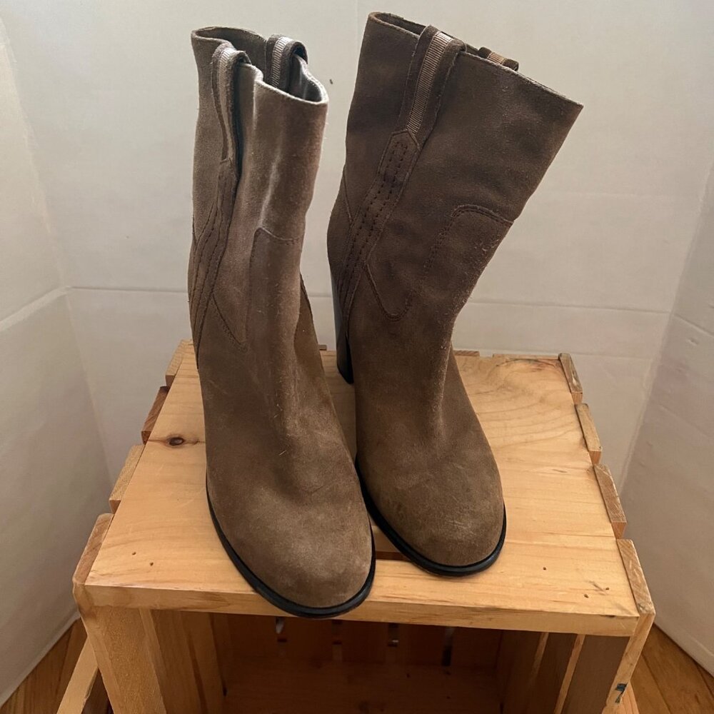 Kate Spade New York Size 9 Tobacco Brown Baise Suede Pull On Heeled Ankle Boots - Picture 4 of 16